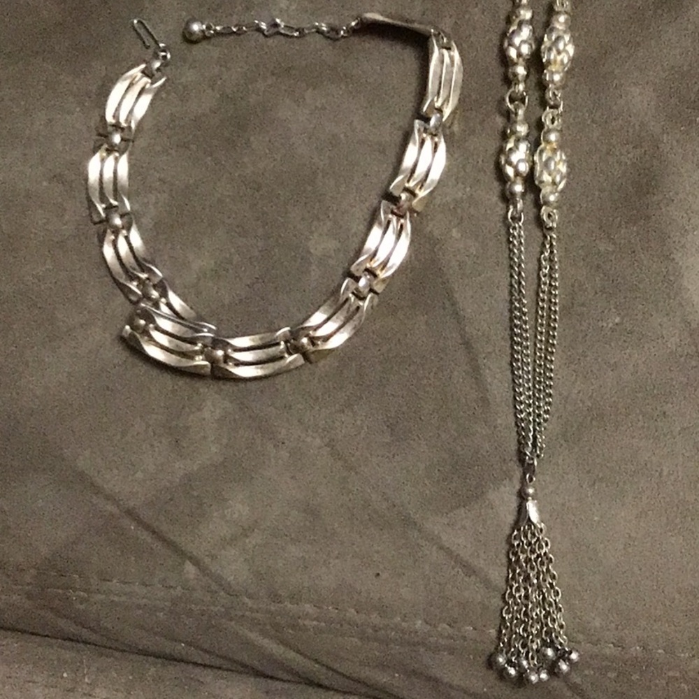 Necklaces -  4 vintage gold metal Necklaces .. Jewelry Bundle …   JB100 - Picture 3 of 7